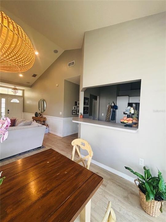 出租: $2,400 (3 贝兹, 2 浴室, 1401 平方英尺)