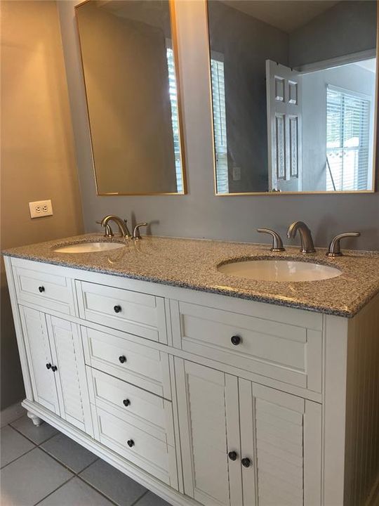 出租: $2,400 (3 贝兹, 2 浴室, 1401 平方英尺)