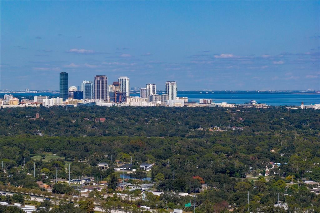 合同活跃: $725,000 (4 贝兹, 3 浴室, 2300 平方英尺)