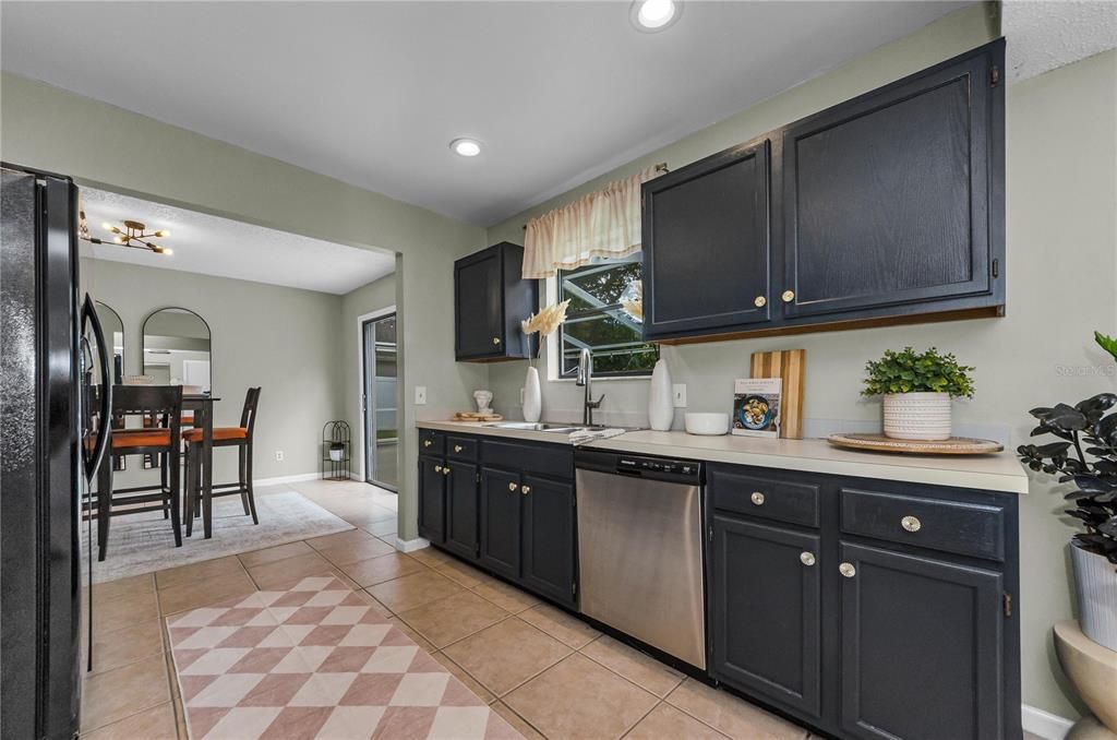 Active With Contract: $415,000 (3 beds, 2 baths, 2024 Square Feet)