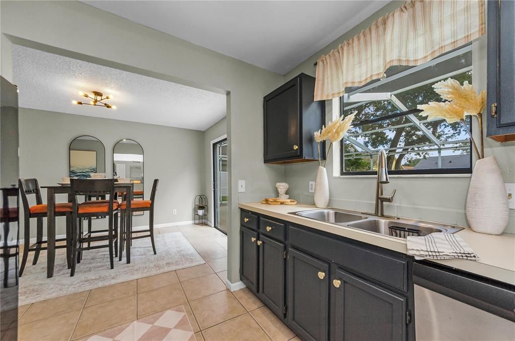 Active With Contract: $415,000 (3 beds, 2 baths, 2024 Square Feet)