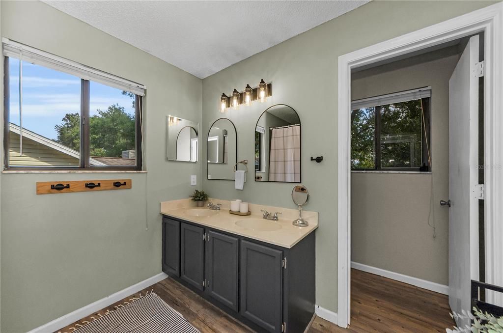 Active With Contract: $415,000 (3 beds, 2 baths, 2024 Square Feet)