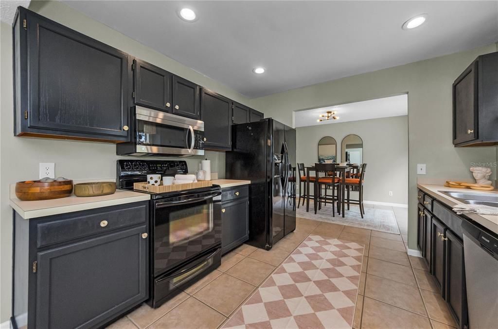 Active With Contract: $415,000 (3 beds, 2 baths, 2024 Square Feet)