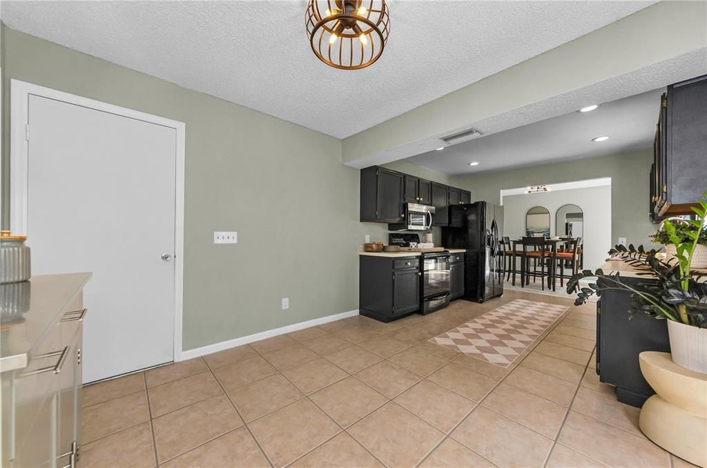 Active With Contract: $415,000 (3 beds, 2 baths, 2024 Square Feet)