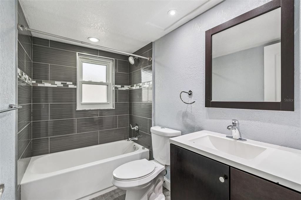 На продажу: $489,000 (4 спален, 2 ванн, 1741 Квадратных фут)