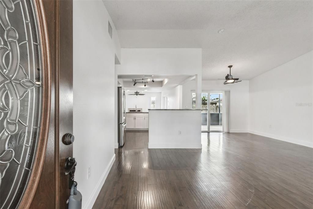 На продажу: $489,000 (4 спален, 2 ванн, 1741 Квадратных фут)