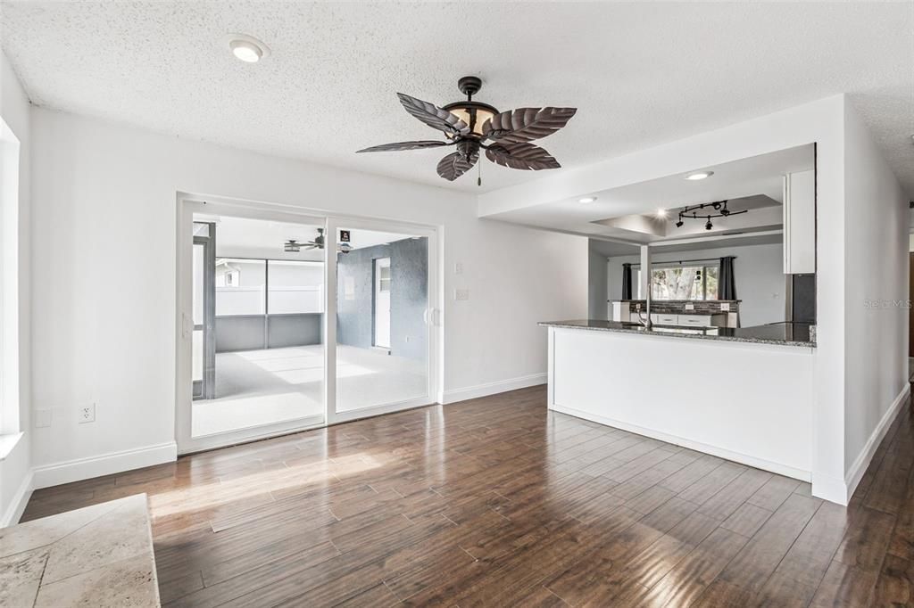 На продажу: $489,000 (4 спален, 2 ванн, 1741 Квадратных фут)