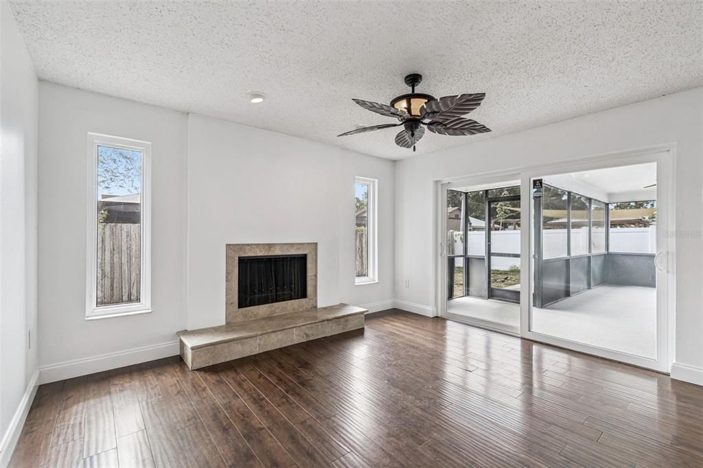 На продажу: $489,000 (4 спален, 2 ванн, 1741 Квадратных фут)