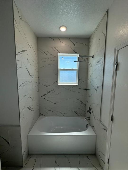 Activo con contrato: $569,990 (6 camas, 5 baños, 2781 Pies cuadrados)