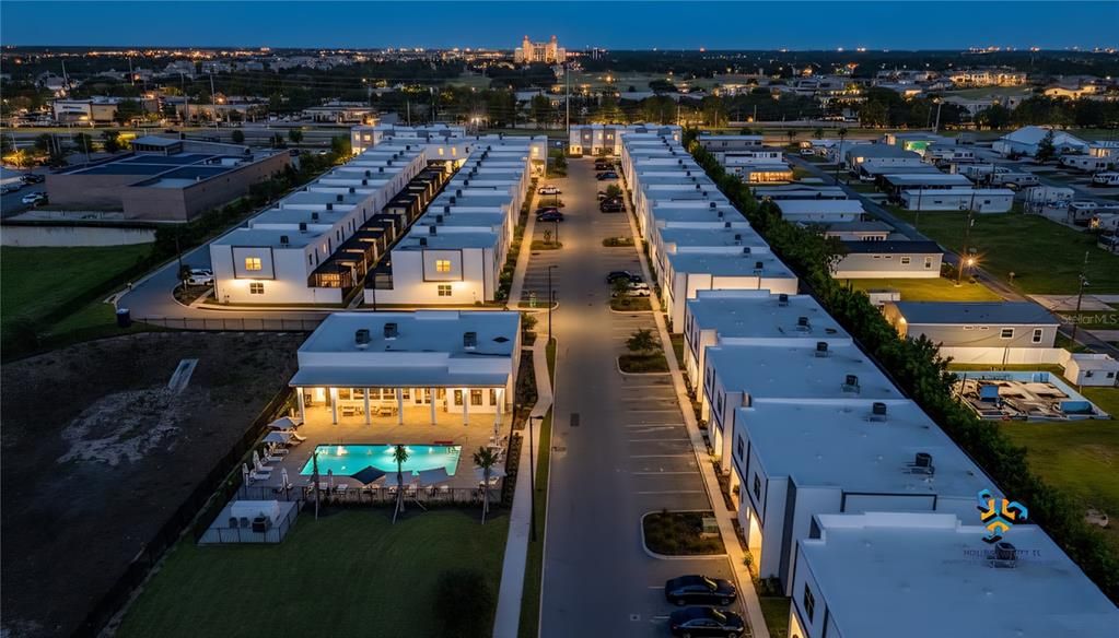 Activo con contrato: $569,990 (6 camas, 5 baños, 2781 Pies cuadrados)