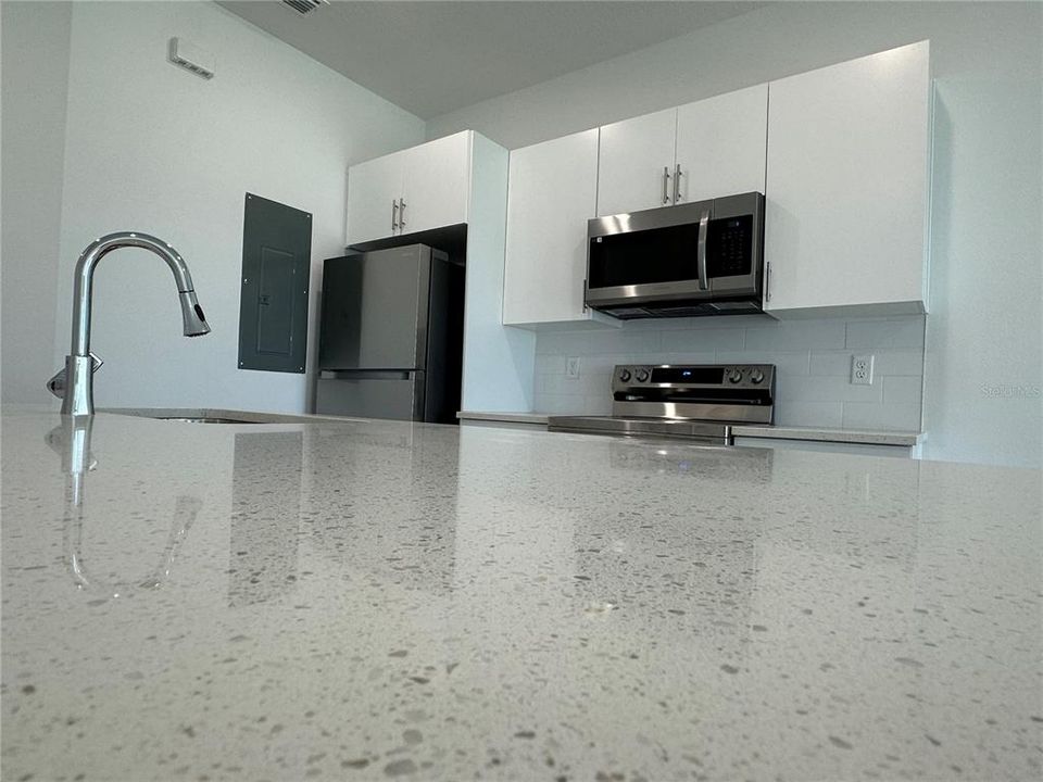 Activo con contrato: $569,990 (6 camas, 5 baños, 2781 Pies cuadrados)