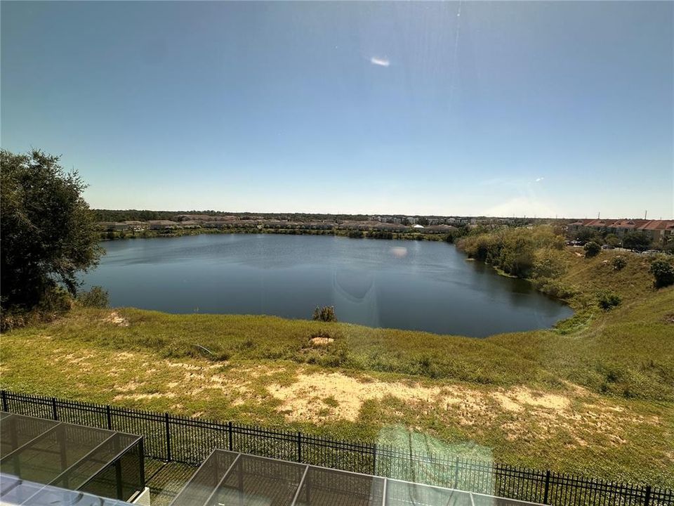 Activo con contrato: $569,990 (6 camas, 5 baños, 2781 Pies cuadrados)