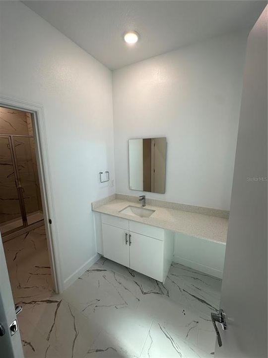 Activo con contrato: $569,990 (6 camas, 5 baños, 2781 Pies cuadrados)