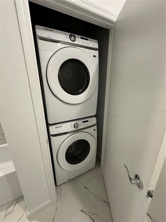 Activo con contrato: $569,990 (6 camas, 5 baños, 2781 Pies cuadrados)