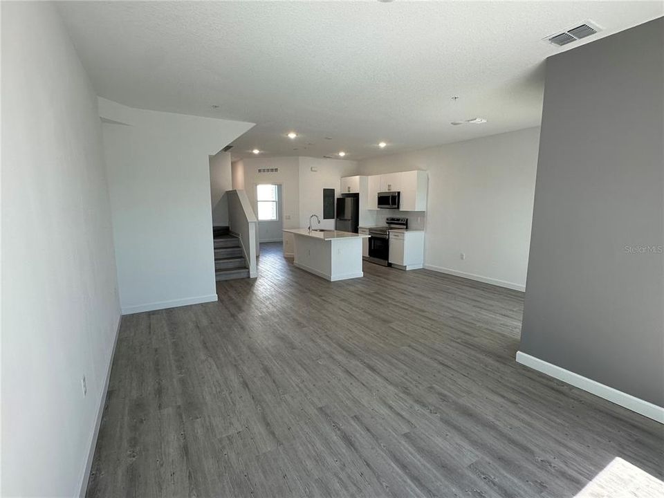 Activo con contrato: $569,990 (6 camas, 5 baños, 2781 Pies cuadrados)