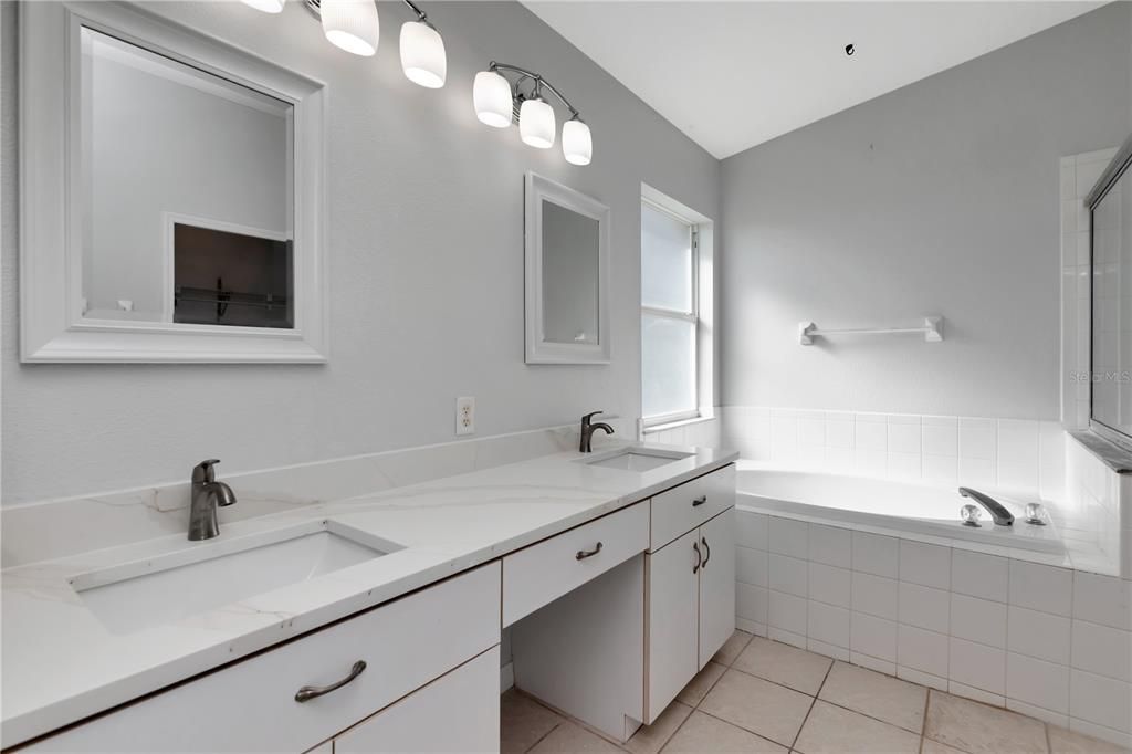 For Sale: $284,900 (3 beds, 2 baths, 1708 Square Feet)