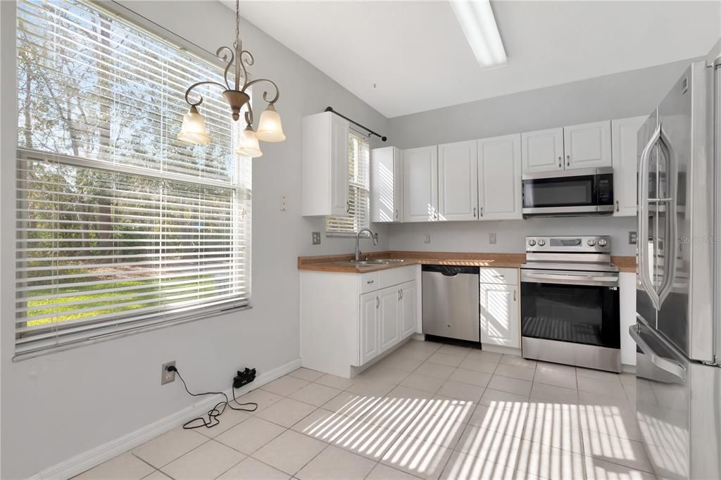 For Sale: $284,900 (3 beds, 2 baths, 1708 Square Feet)