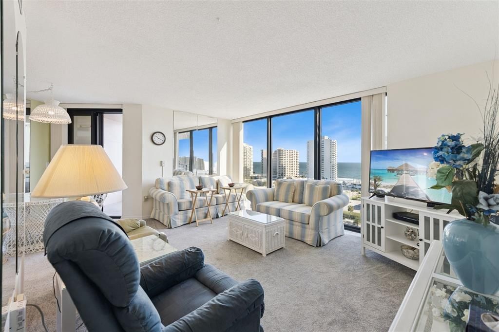 For Sale: $175,000 (1 beds, 1 baths, 1010 Square Feet)