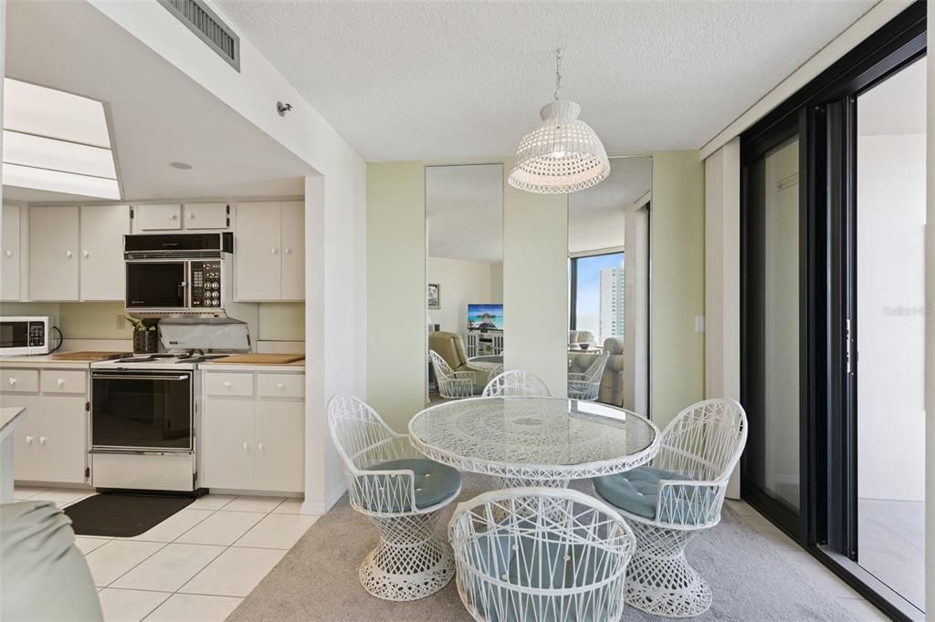 For Sale: $175,000 (1 beds, 1 baths, 1010 Square Feet)