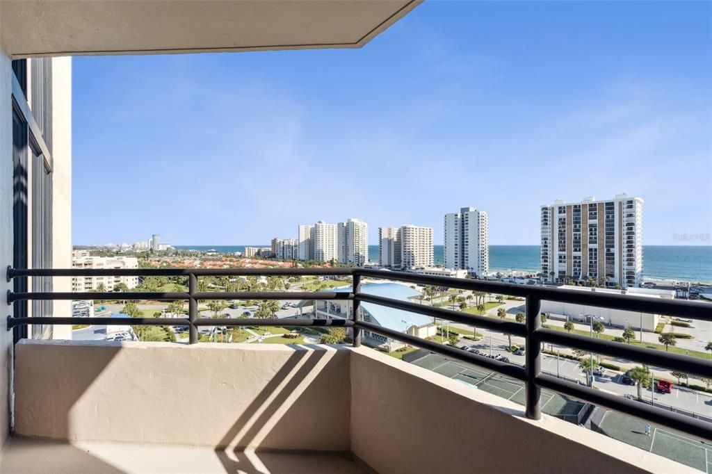 For Sale: $175,000 (1 beds, 1 baths, 1010 Square Feet)