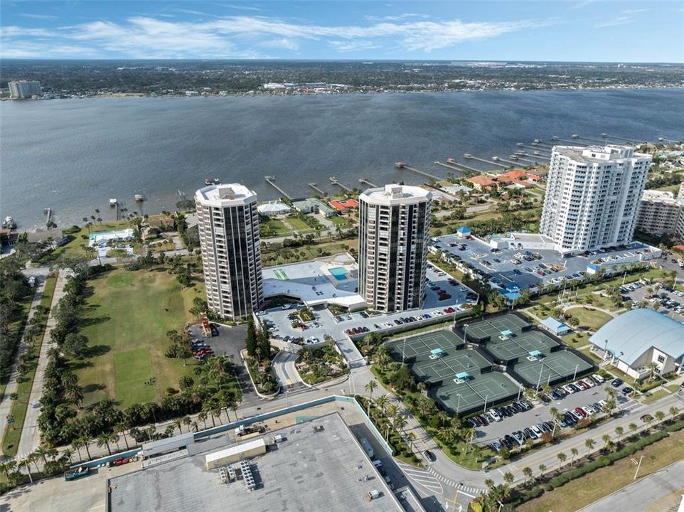 For Sale: $175,000 (1 beds, 1 baths, 1010 Square Feet)