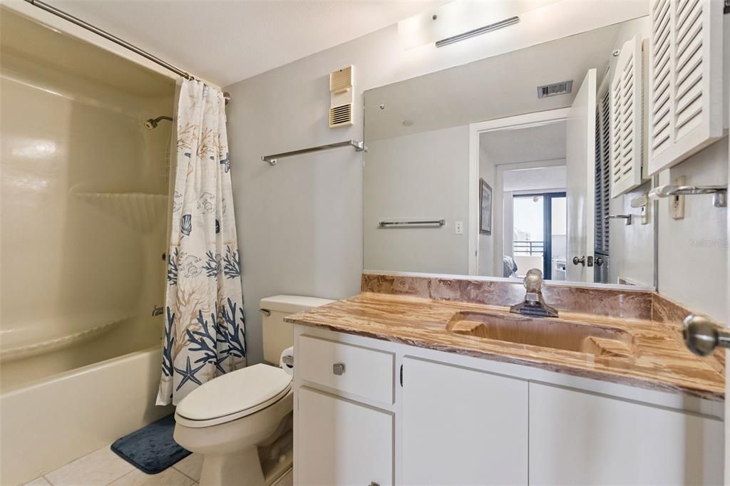 For Sale: $175,000 (1 beds, 1 baths, 1010 Square Feet)