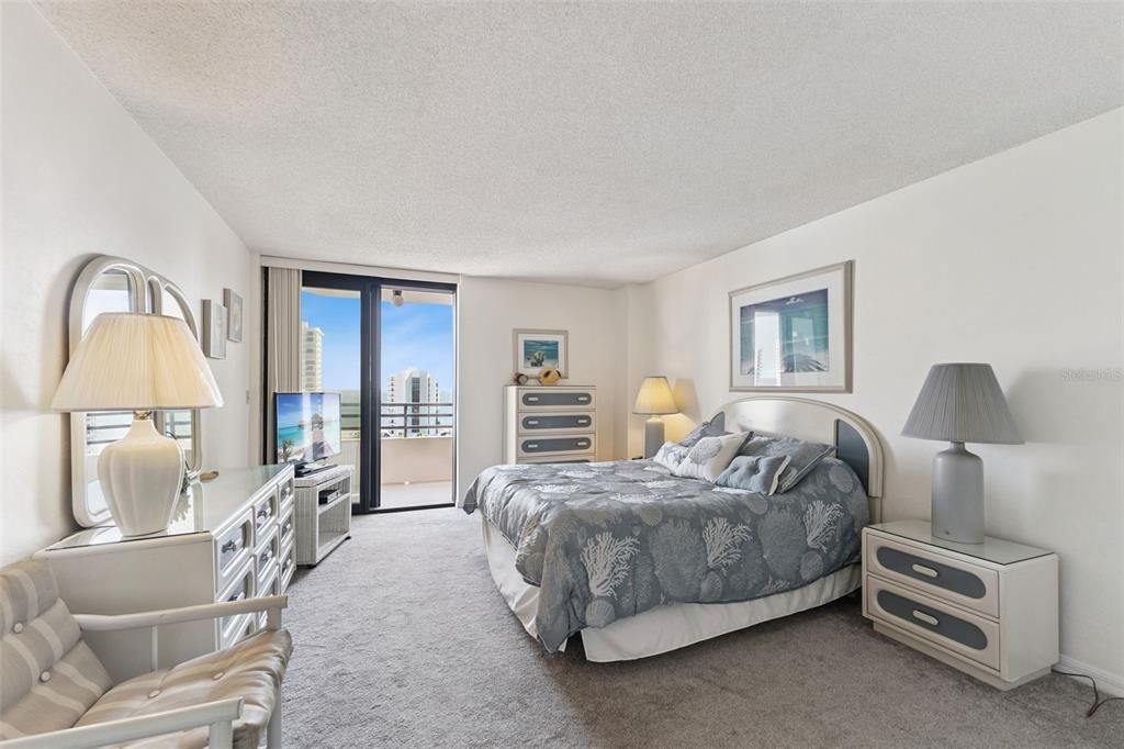 For Sale: $175,000 (1 beds, 1 baths, 1010 Square Feet)