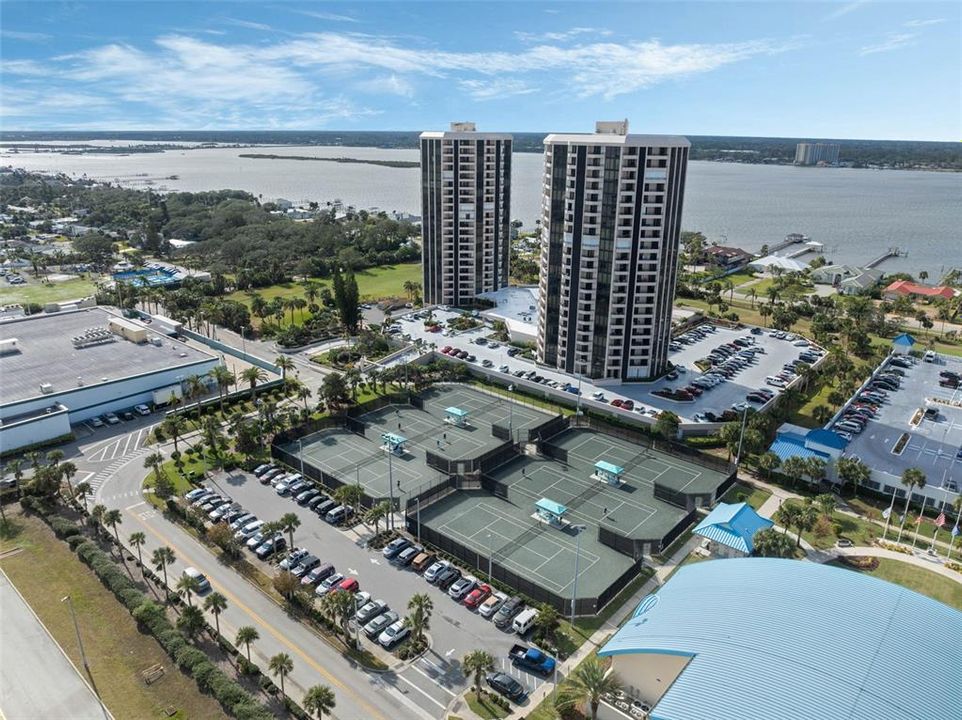 For Sale: $175,000 (1 beds, 1 baths, 1010 Square Feet)