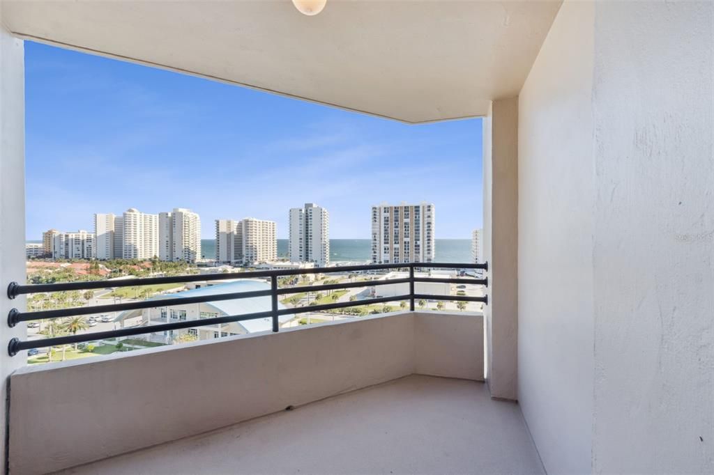 For Sale: $175,000 (1 beds, 1 baths, 1010 Square Feet)