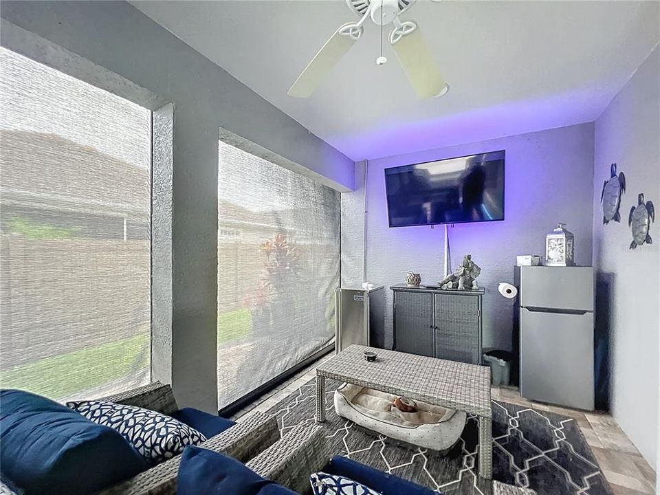 En Venta: $799,000 (3 camas, 3 baños, 2376 Pies cuadrados)