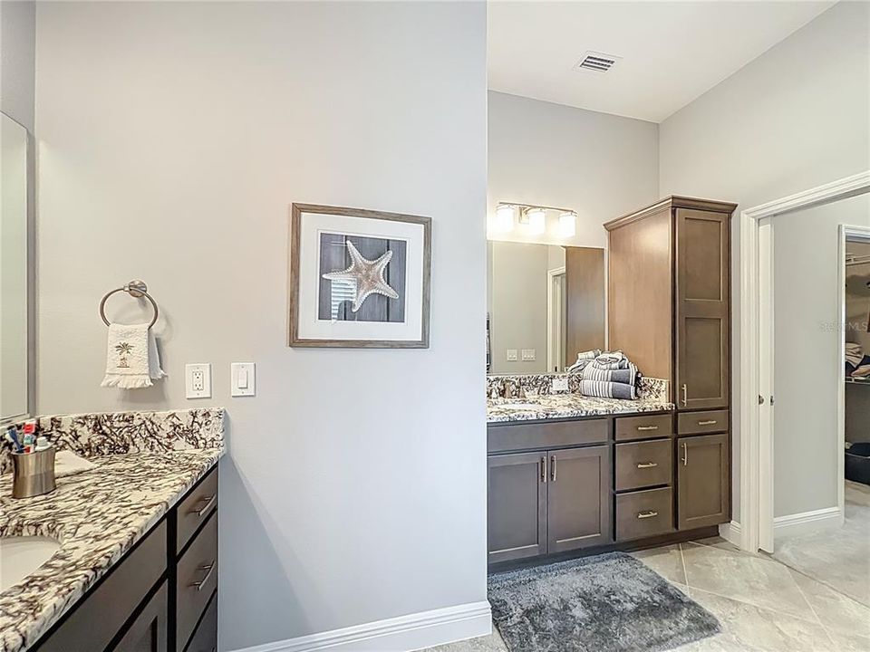 En Venta: $799,000 (3 camas, 3 baños, 2376 Pies cuadrados)