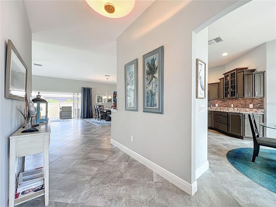 En Venta: $799,000 (3 camas, 3 baños, 2376 Pies cuadrados)