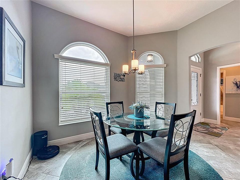 En Venta: $799,000 (3 camas, 3 baños, 2376 Pies cuadrados)