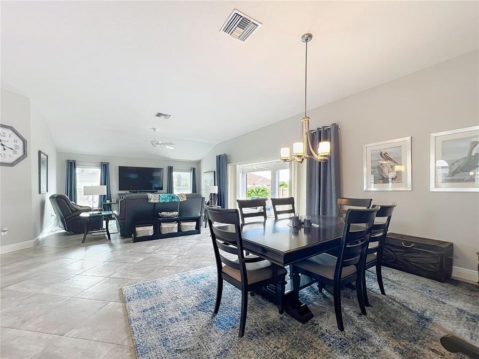 En Venta: $799,000 (3 camas, 3 baños, 2376 Pies cuadrados)