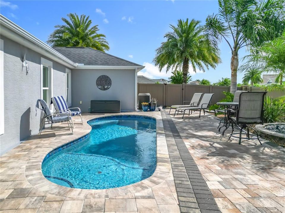 En Venta: $799,000 (3 camas, 3 baños, 2376 Pies cuadrados)