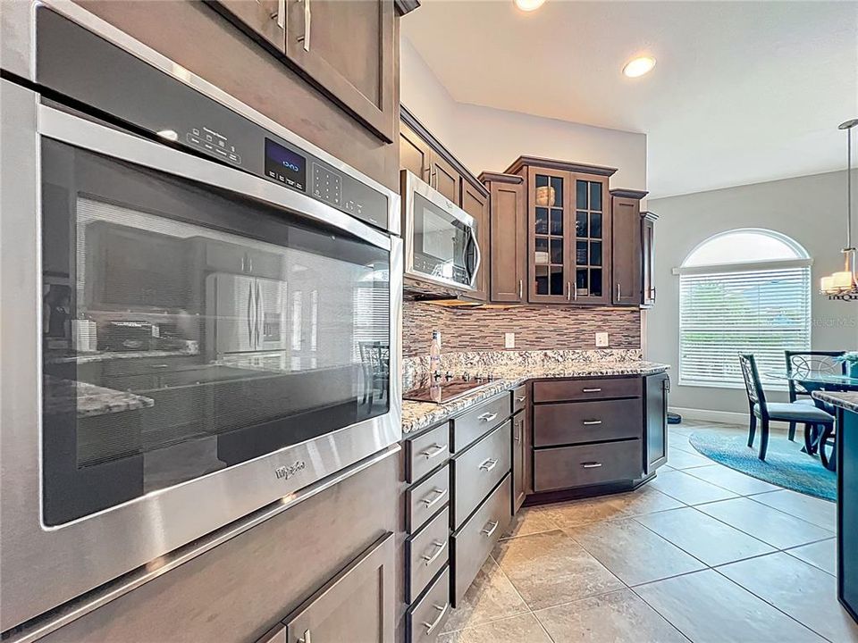 En Venta: $799,000 (3 camas, 3 baños, 2376 Pies cuadrados)