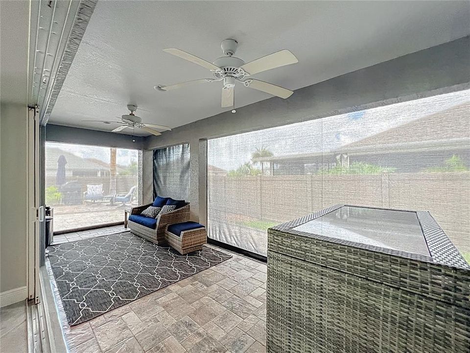 En Venta: $799,000 (3 camas, 3 baños, 2376 Pies cuadrados)