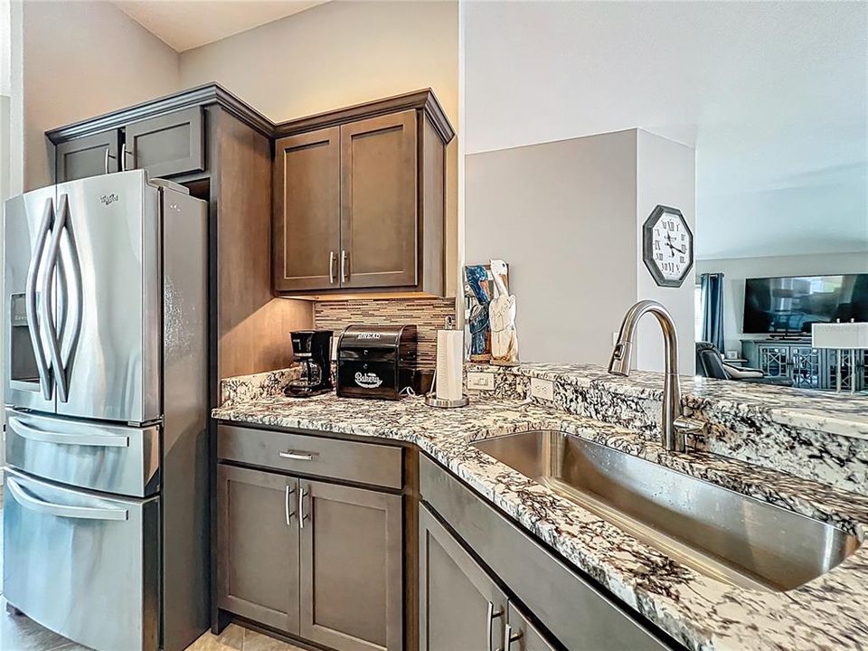 En Venta: $799,000 (3 camas, 3 baños, 2376 Pies cuadrados)