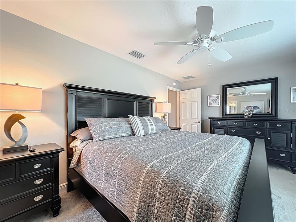 En Venta: $799,000 (3 camas, 3 baños, 2376 Pies cuadrados)