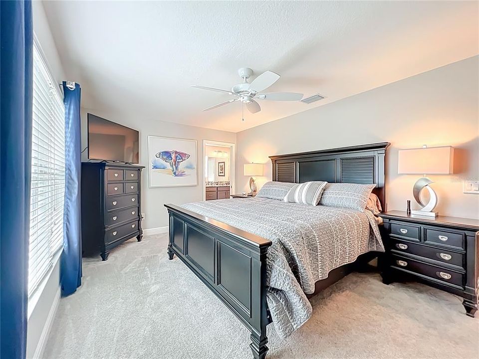 En Venta: $799,000 (3 camas, 3 baños, 2376 Pies cuadrados)