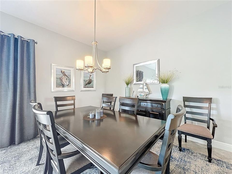 En Venta: $799,000 (3 camas, 3 baños, 2376 Pies cuadrados)