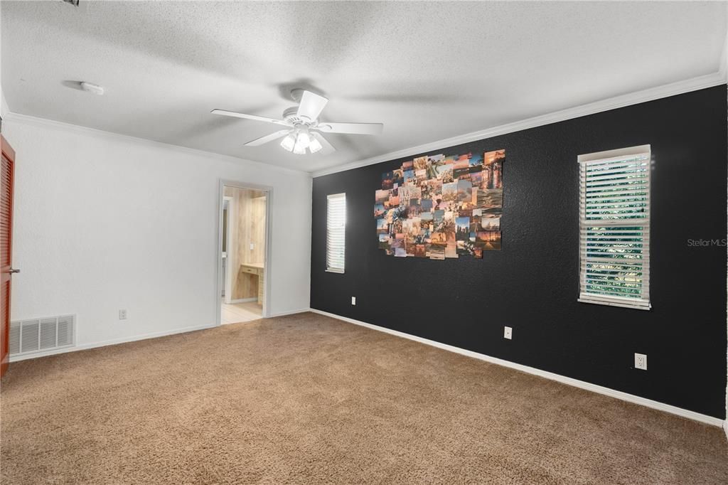 合同活跃: $800,000 (4 贝兹, 5 浴室, 4149 平方英尺)