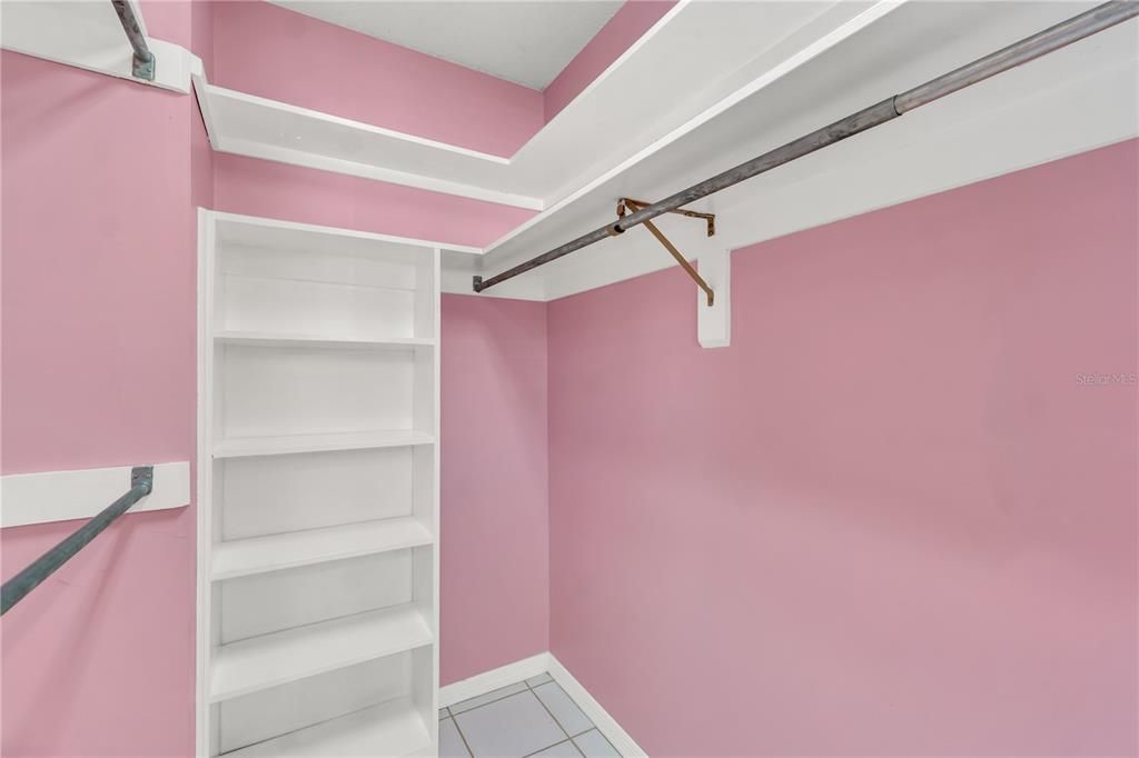 合同活跃: $800,000 (4 贝兹, 5 浴室, 4149 平方英尺)