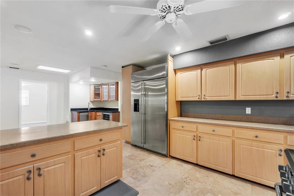 合同活跃: $800,000 (4 贝兹, 5 浴室, 4149 平方英尺)