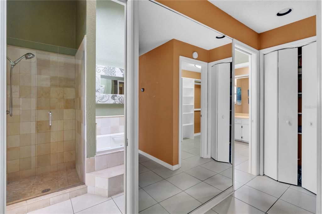 合同活跃: $800,000 (4 贝兹, 5 浴室, 4149 平方英尺)