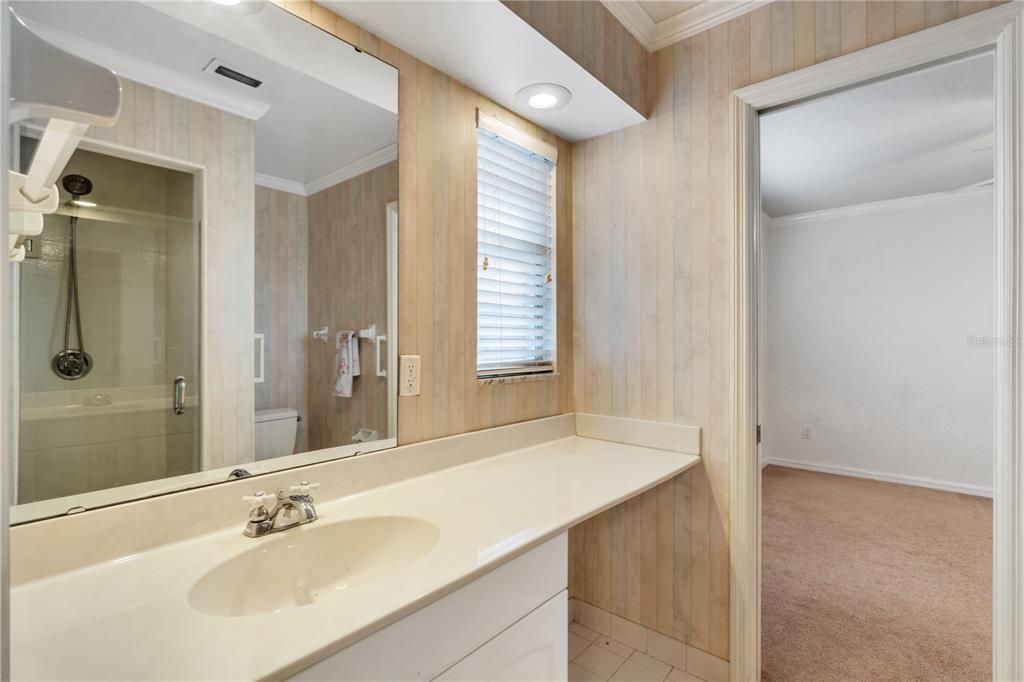 合同活跃: $800,000 (4 贝兹, 5 浴室, 4149 平方英尺)