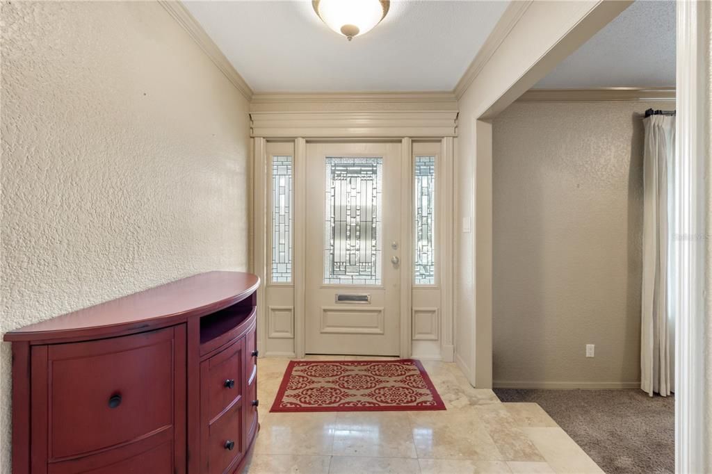 合同活跃: $800,000 (4 贝兹, 5 浴室, 4149 平方英尺)