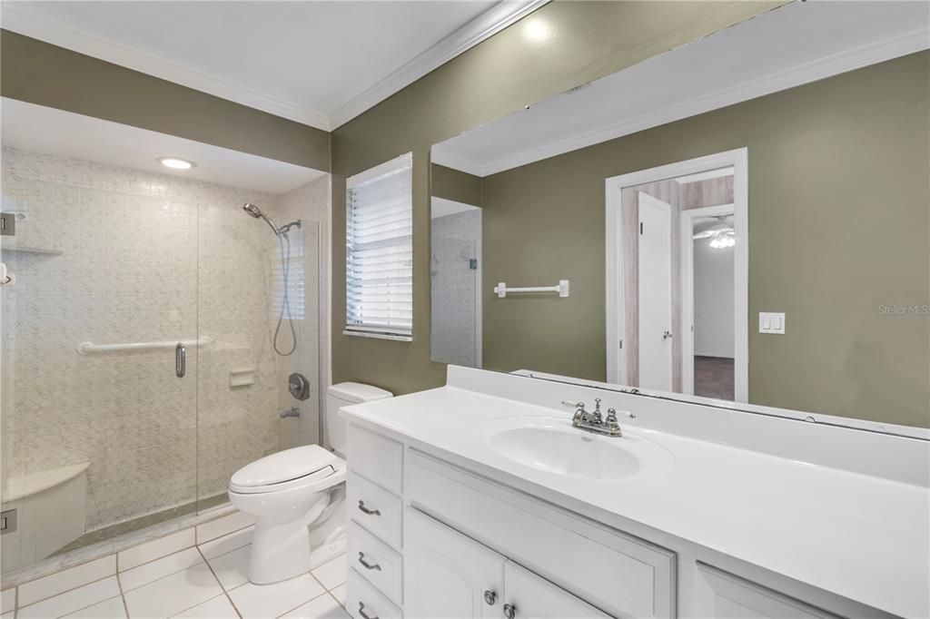 合同活跃: $800,000 (4 贝兹, 5 浴室, 4149 平方英尺)