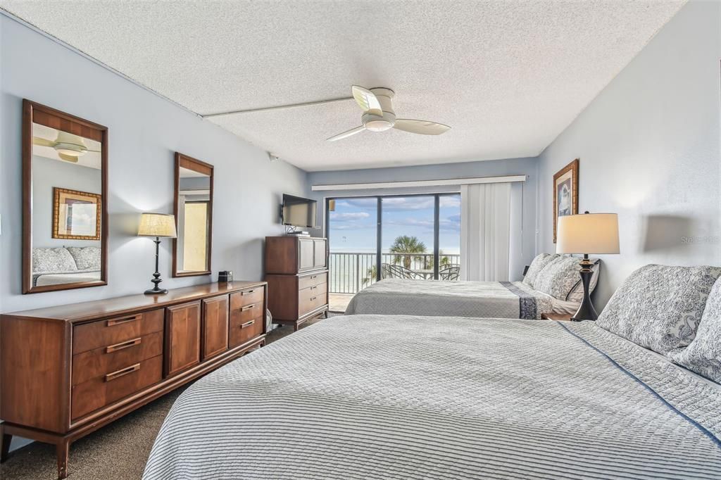 待售: $624,900 (1 贝兹, 1 浴室, 940 平方英尺)