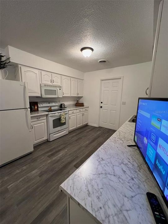 For Sale: $219,000 (3 beds, 2 baths, 1149 Square Feet)